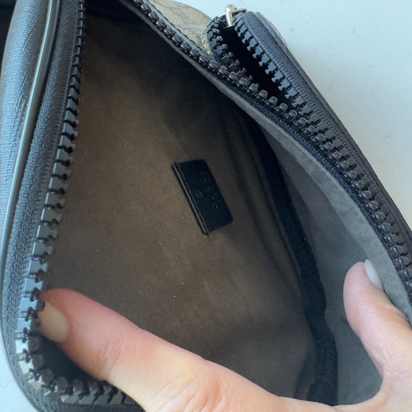 Gucci GG Supreme Monogram Belt Bag - Picture 4 of 10